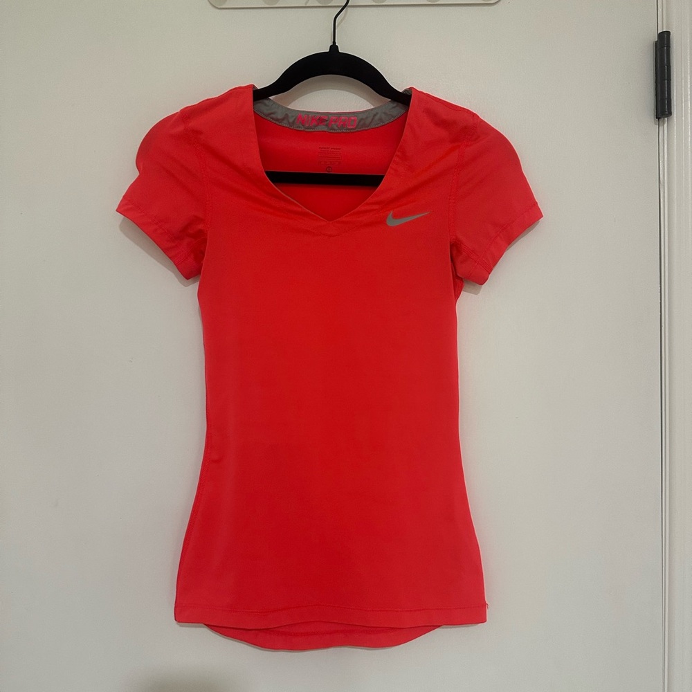 💥💥 Nike Pro Woman's Top! 💥💥